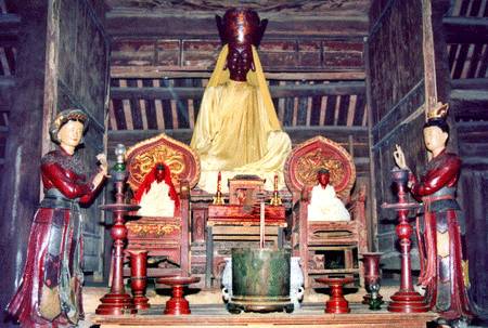 Tượng bà Pháp Vân thờ tại chùa Dâu.