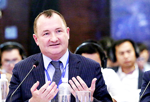 Theo ông Warrick Cleine - Chủ tịch kiêm CEO KPMG tại Việt Nam và Campuchia, cần có chính sách quản lý hiệu quả thị trường tín dụng đen. (ảnh VnExpress)