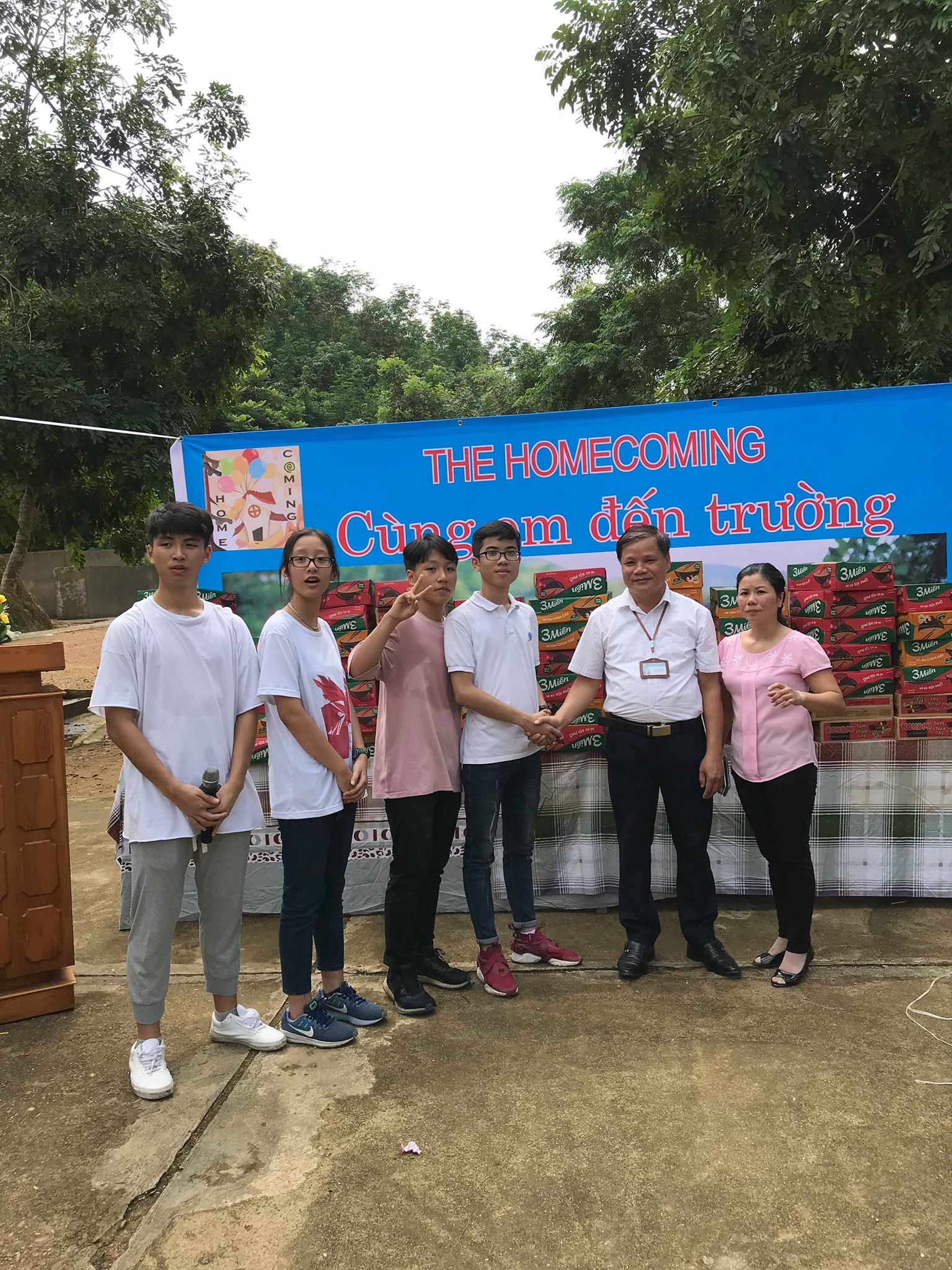 4 thành viên của dự án Homecoming đến từ các trường THPT trên địa bàn Hà Nội (từ trái qua phải)