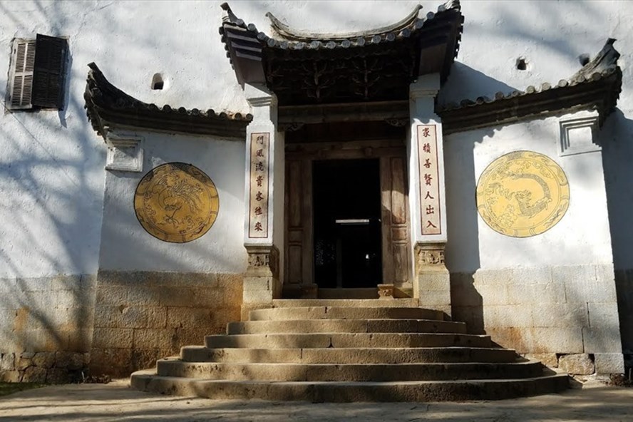 Cổng trước của toà dinh thự họ Vương ở Đồng Văn, Hà Giang.