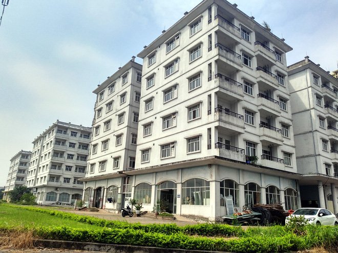 Công ty cổ phần Xây dựng số 3 Hà Nội (Hanco3) từng đề xuất thành phố cho phép phá bỏ toàn bộ 3 toà nhà với 150 căn hộ tái định cư tại Sài Đồng (Long Biên) bỏ hoang cả thập kỷ.