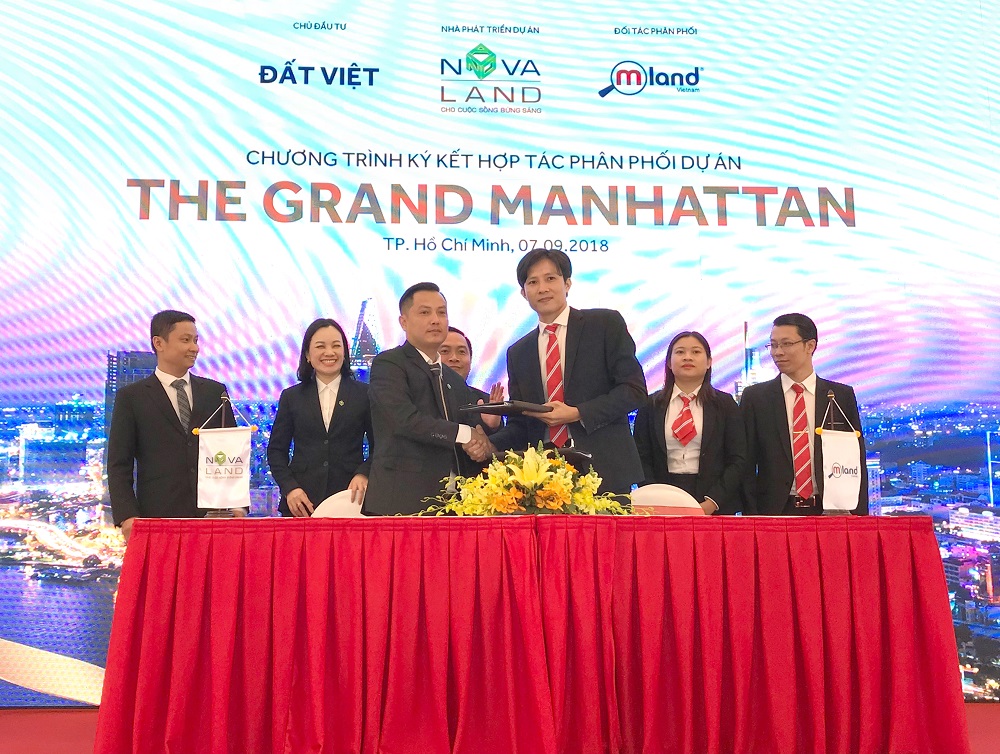 Đại diện Công ty Cổ phần MLand Việt Nam (MLAND) tại lễ ký kết phân phối dự án The Grand Manhattan.