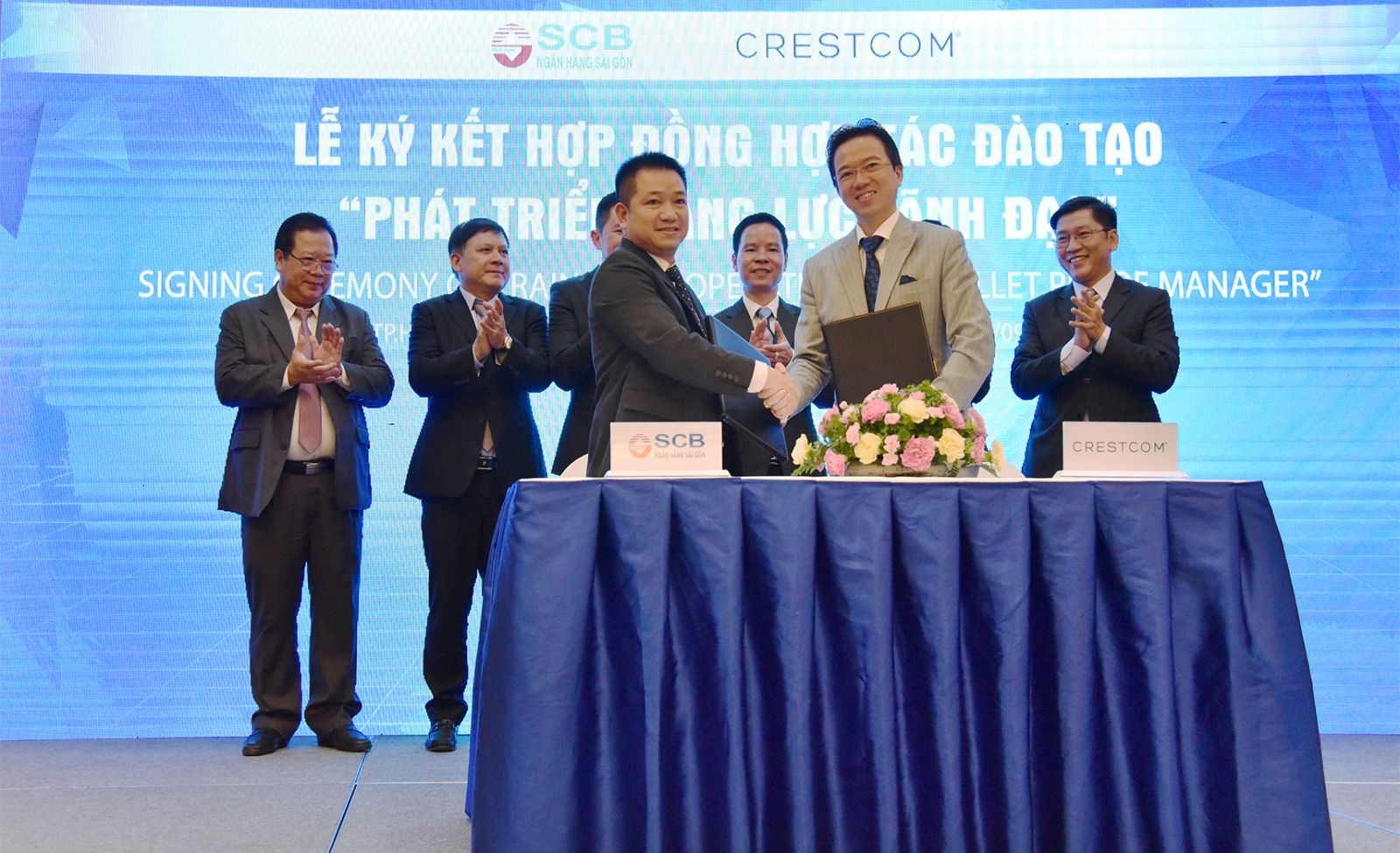 SCB ký kết hợp đồng hợp tác đào tạo “Phát triển năng lực lãnh đạo” với Crestcom International.