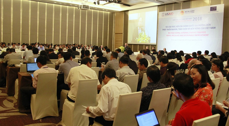Diễn đàn Tài chính Việt Nam 2018 đã thu hút sự tham dự của khoảng 300 đại biểu trong và ngoài nước.