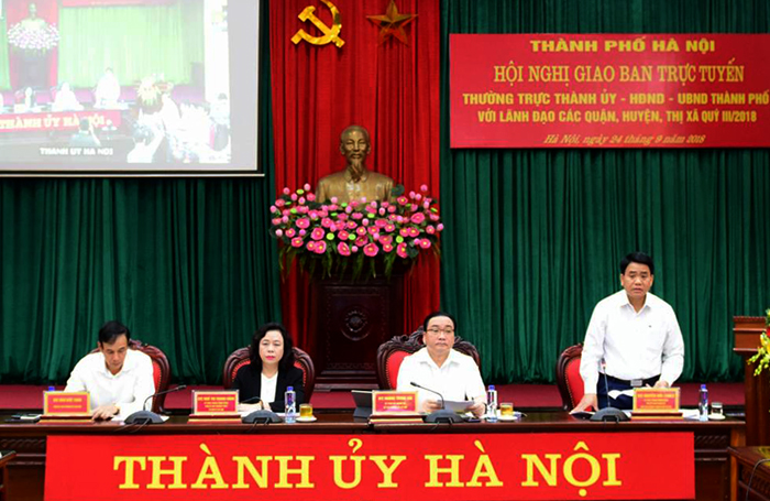 Chủ tịch UBND TP Nguyễn Đức Chung điều hành hội nghị.