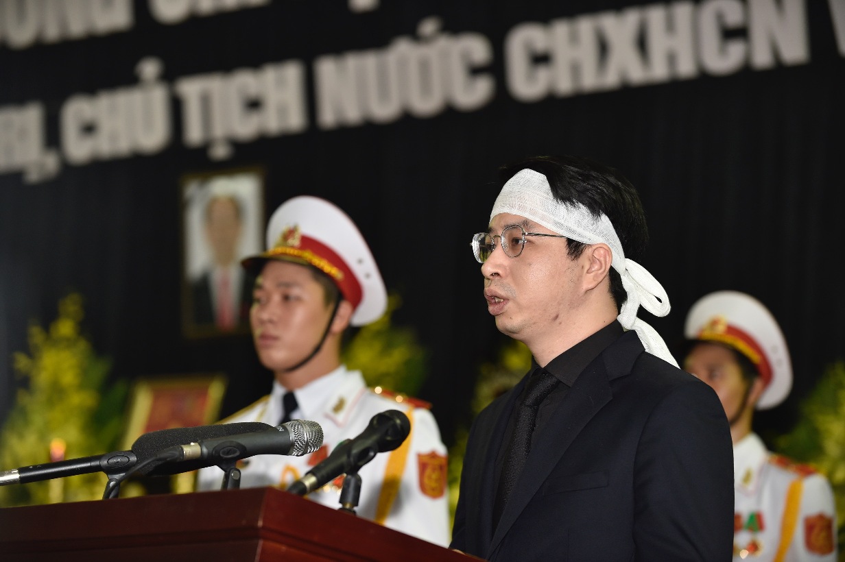 Ông Trần Quân, con trai trưởng của Chủ tịch nước Trần Đại Quang thay mặt gia đình phát biểu cảm ơn