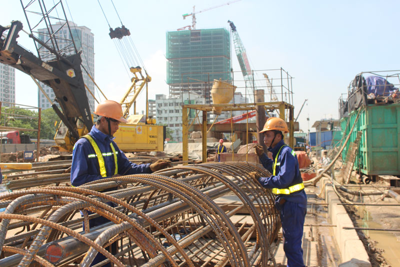 Công trình cầu cạn Mai Dịch - Nam Thăng Long đang được đẩy nhanh tiến độ (ảnh Hà Nội mới)