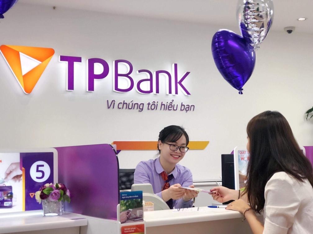 Gửi tiết kiệm tại TPBank nhận quà giá trị, nếu may mắn hơn khách hàng còn có cơ hội trúng thưởng căn nhà 3 tỷ - giải nhất của chương trình “Với TPBank, Ai cũng có quà”.