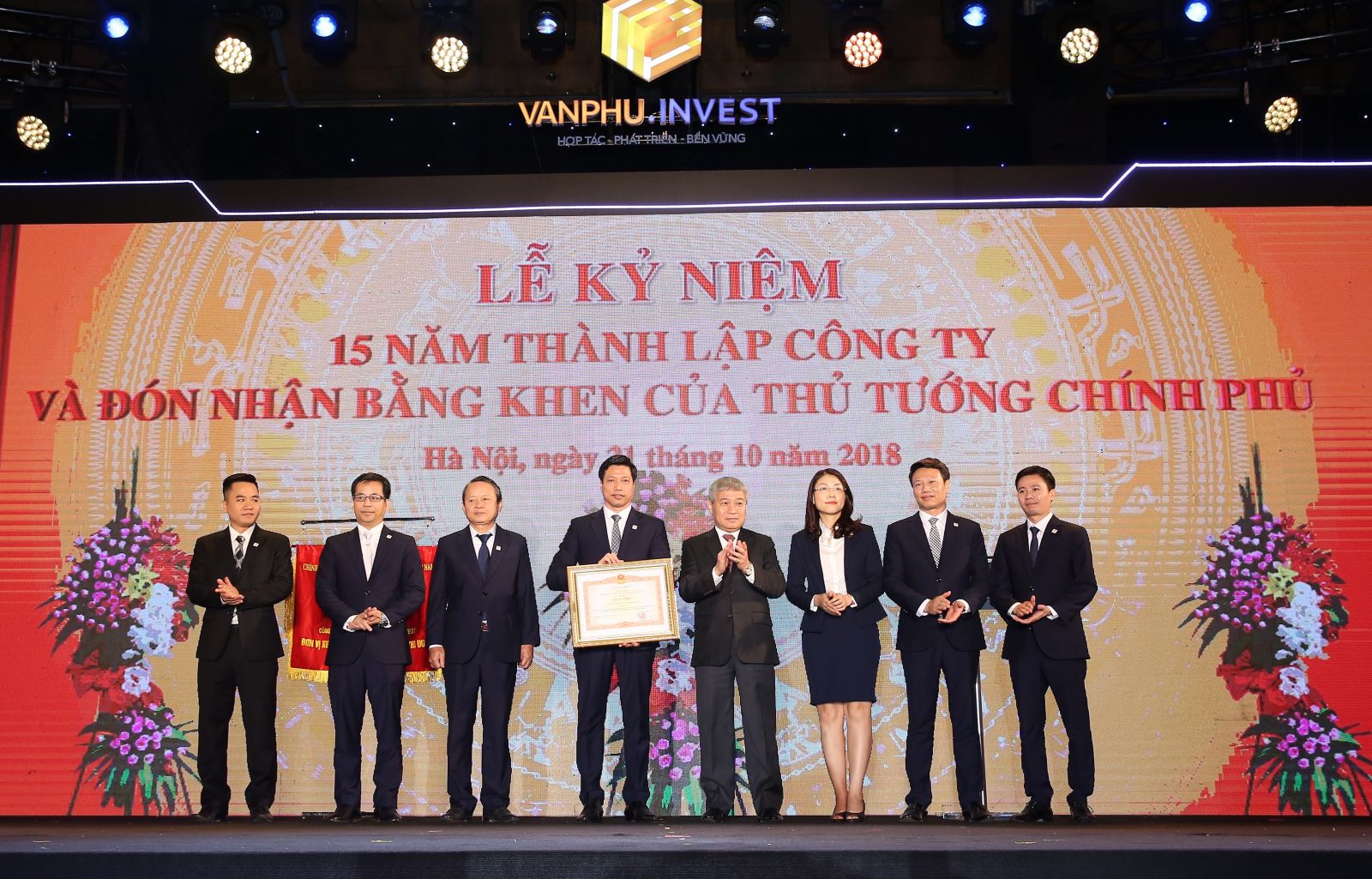 Công ty Cổ phần Đầu tư Văn Phú – Invest vinh dự đón nhận bằng khen của Thủ tướng Chính phủ cho những đóng góp to lớn của mình.