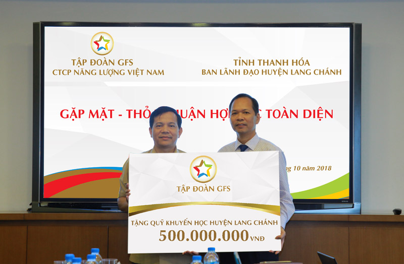 Cũng nhân dịp này Tập đoàn GFS đã trao tặng quỹ Khuyến học huyện Lang Chánh món quà trị giá 500.000.000 đồng.