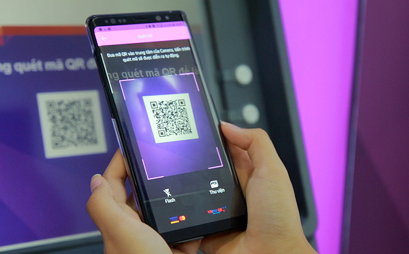 Rút tiền bằng QR Code trên máy ATM an toàn hơn, tiện ích hơn.
