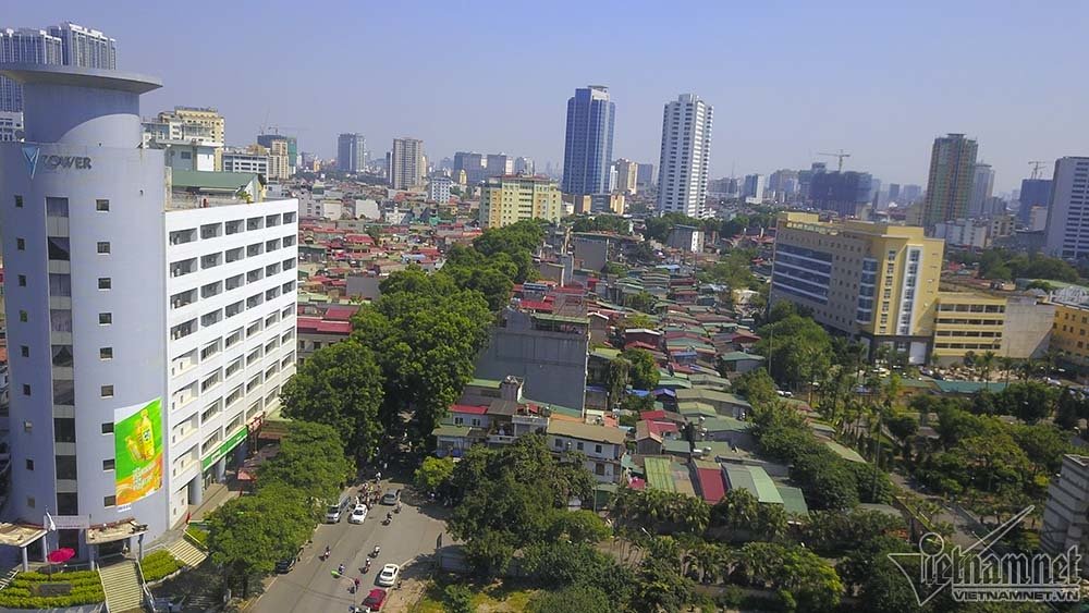Điểm từ Voi Phục - Nguyễn Chí Thanh kéo dài khoảng gần 1km, đây là nút giao thông lớn của thủ đô với tuyến metro Nhổn - ga Hà Nội chạy qua cũng đang được thi công.