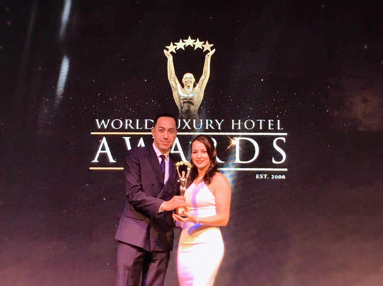 Đại diện của Premier Village Danang Resort tại lễ trao giải World Luxury Hotel Awards