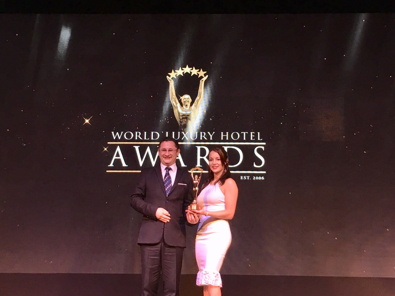 Đại diện Mercure Danang French Village Ba Na Hills tại lễ trao giải World Luxury Hotel Awards