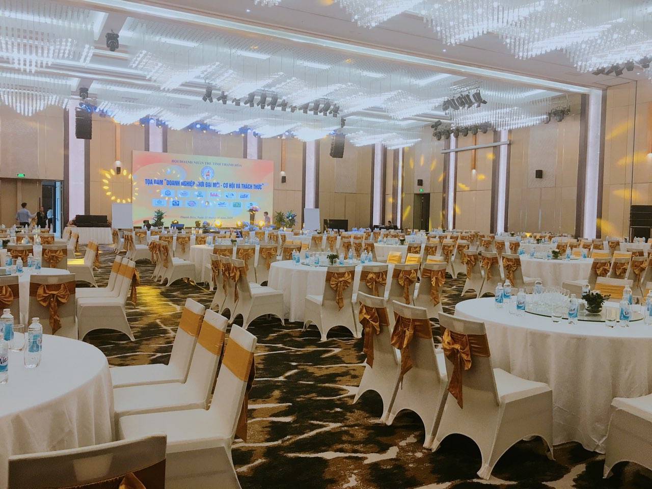 Grand Ballroom với sức chứa gần 1000 khách là lựa chọn hoàn hảo cho những hội nghị quy mô lớn, triển lãm hay tọa đàm.