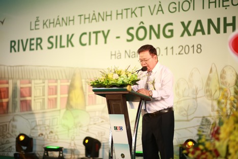 Ông Nguyễn Xuân Đông – Phó Bí thư Tỉnh Ủy, Chủ Tịch UBND Tỉnh Hà Nam phát biểu tại buổi lễ.