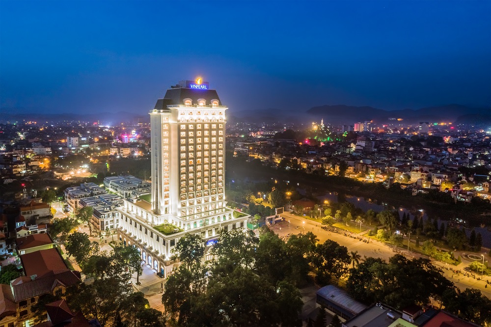 Vinpearl Hotel Lạng Sơn được thiết kế theo phong cách Tân cổ điển sang trọng, quí phái và là toà nhà cao nhất thành phố.