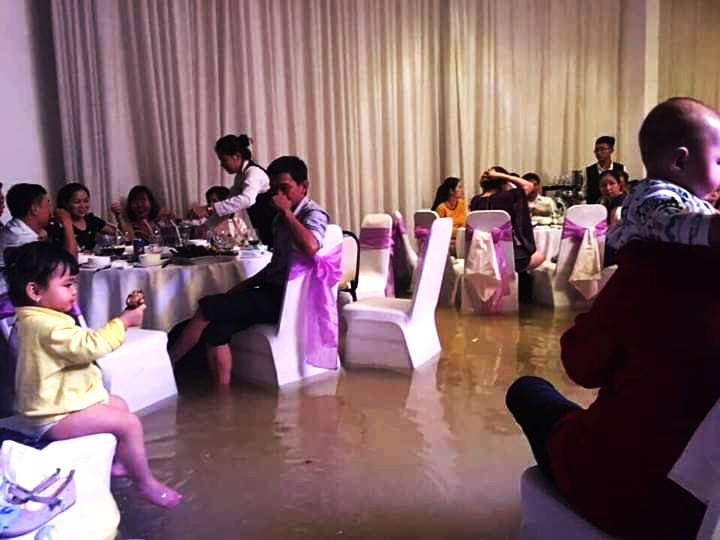 Nhà hàng tiệc cưới thành bể bơi (Nguồn ảnh: Facebook)