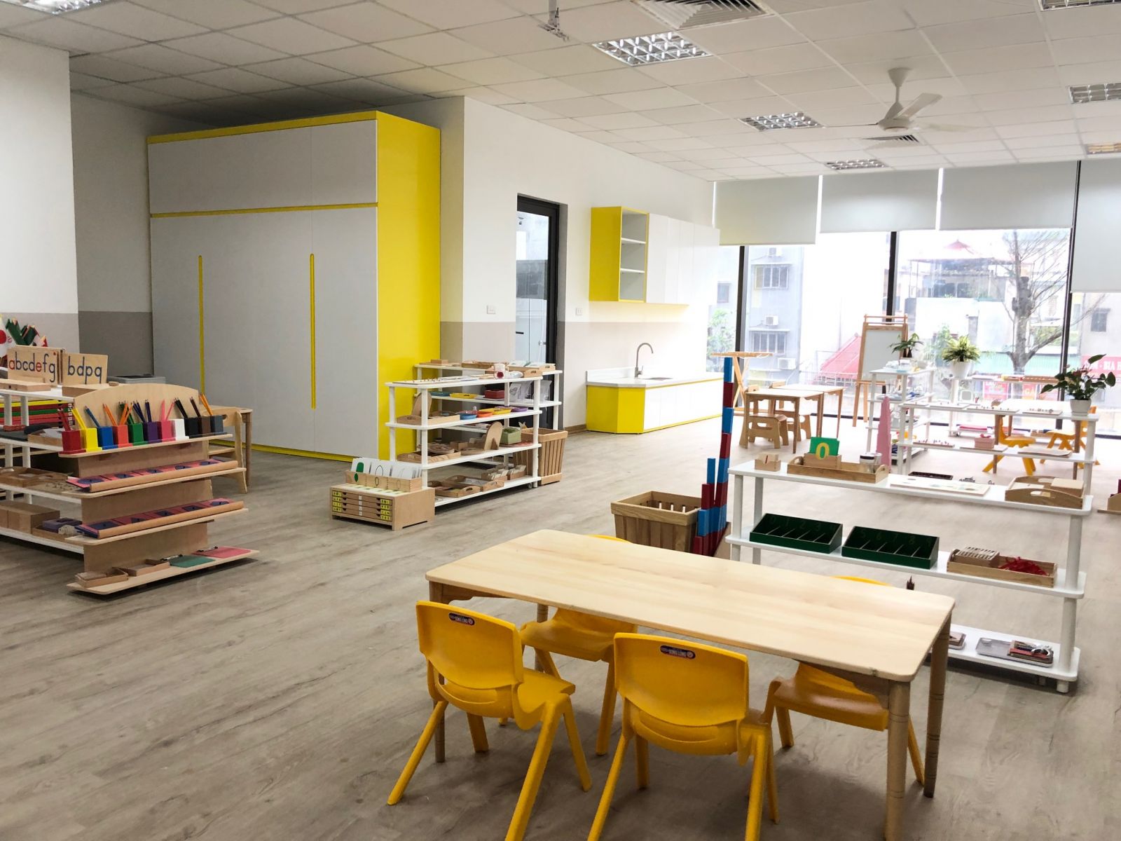 Trường mầm non Sakura Montessori nằm tại tầng 2 của TTTM