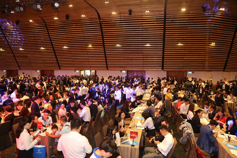 Với gần 2.000 khách hàng tham dự, sự kiện công bố chính thức dự án Sunshine City Sài Gòn đã tạo nên “cơn khát” mới trên thị trường bất động sản T.PHCM.