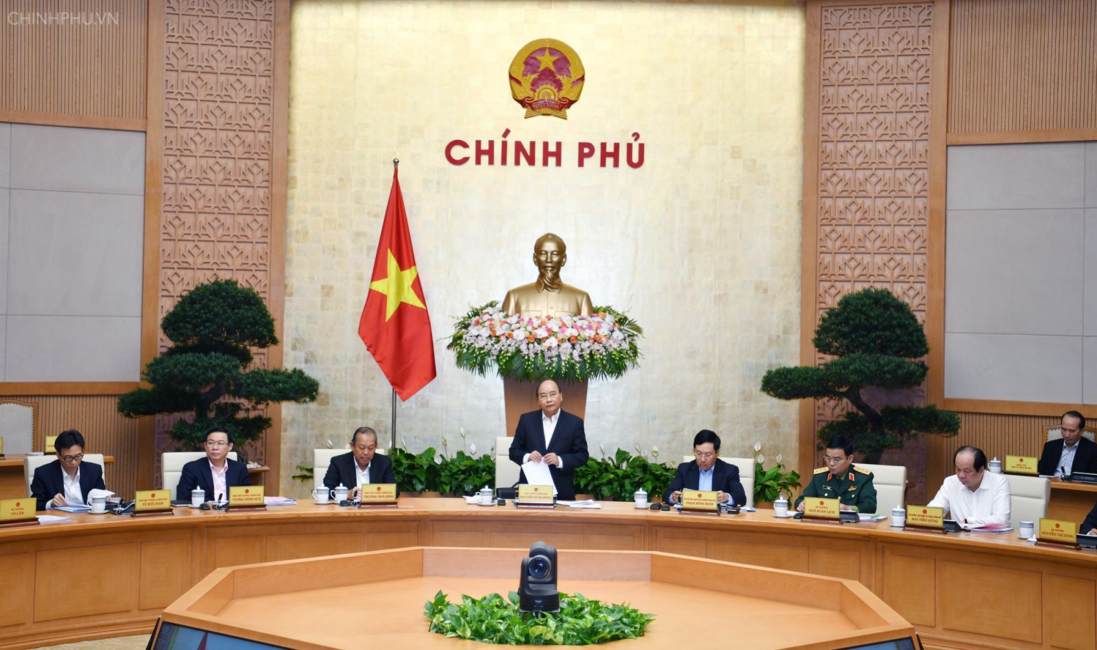 Thủ tướng Nguyễn Xuân Phúc chủ trì Phiên họp Chính phủ thường kỳ tháng 11/2018. Ảnh VGP/Quang Hiếu