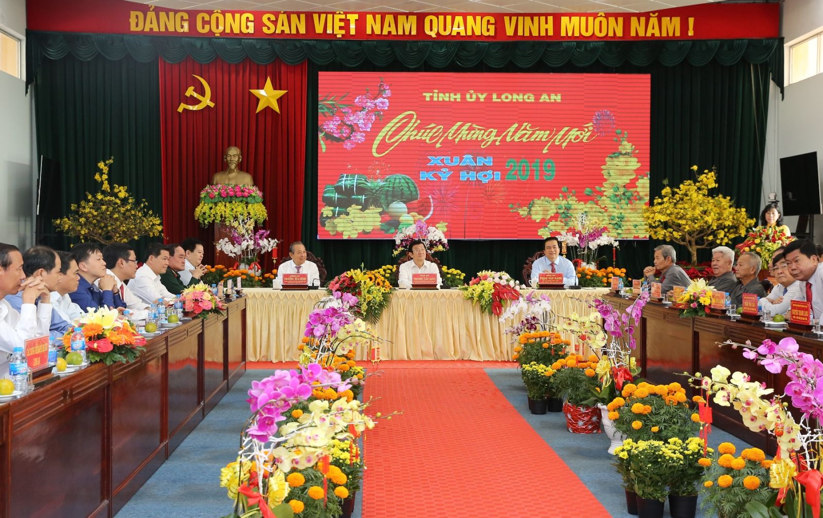 Phó Thủ tướng Thường trực Chính phủ Trương Hòa Bình dự buổi gặp mặt do Tỉnh ủy Long An tổ chức ngày 3/2. Ảnh: VGP/Mạnh Hùng