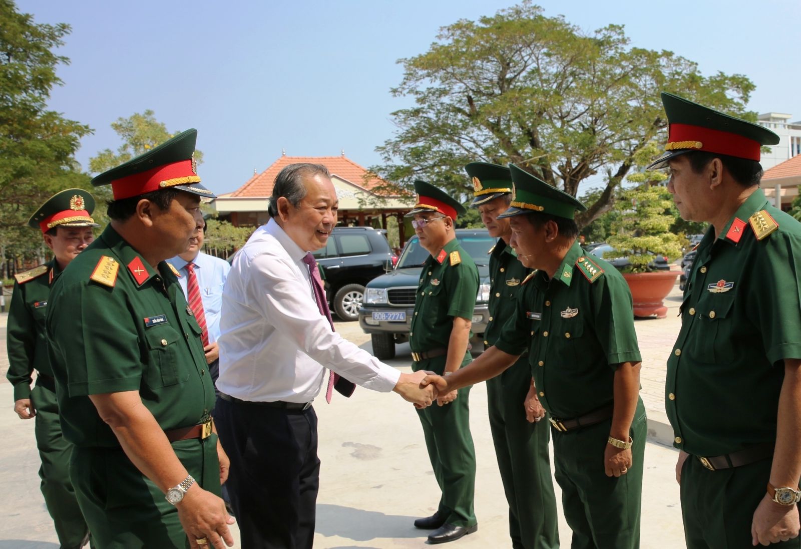 Phó Thủ tướng thăm cán bộ, chiến sĩ lực lượng vũ trang tỉnh Long An. Ảnh: VGP/Mạnh Hùng
