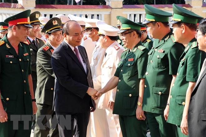Thủ tướng Nguyễn Xuân Phúc đến chúc Tết các lực lượng vũ trang TP. Đà Nẵng. (Ảnh: Trần Lê Lâm/TTXVN)