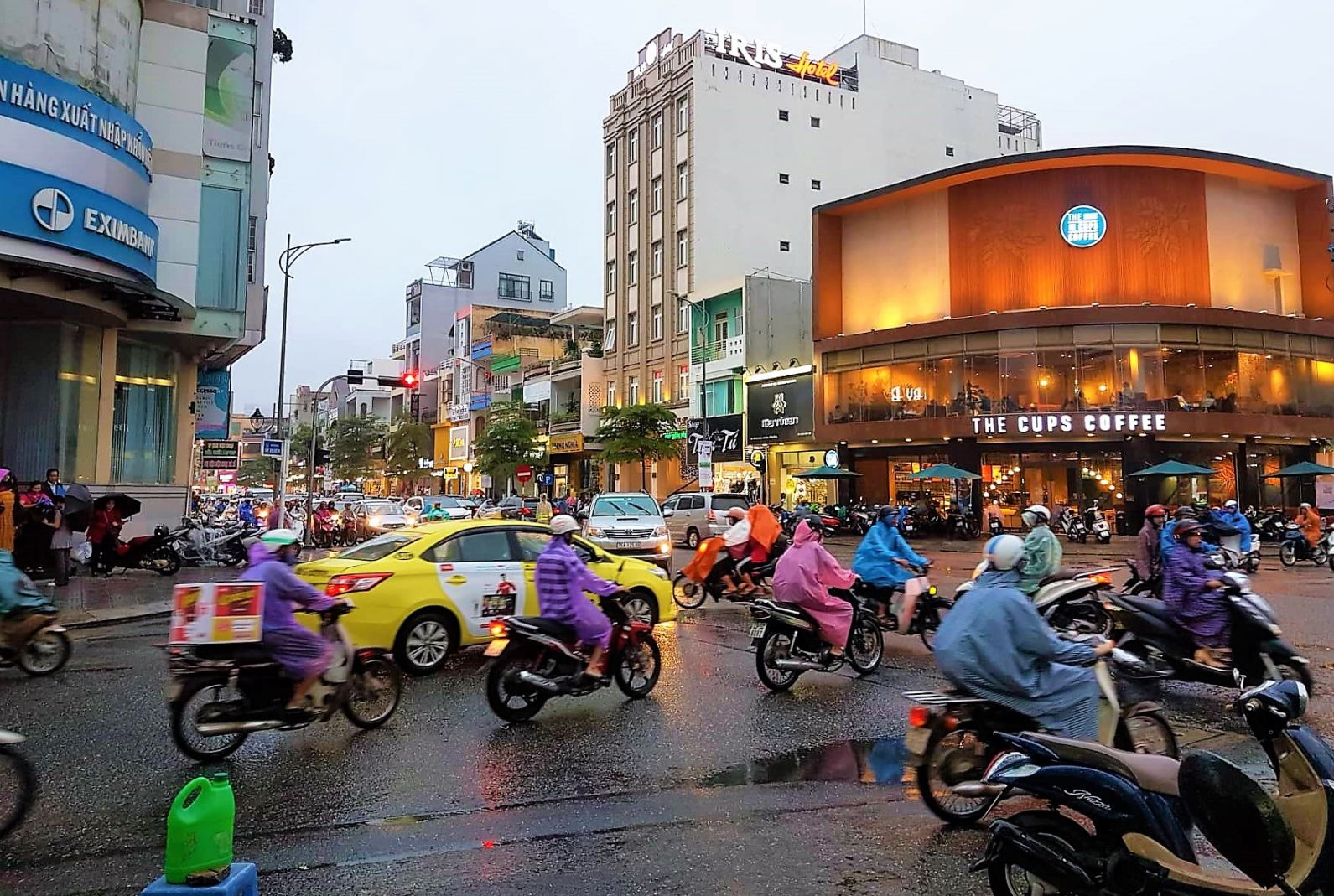Một góc đường giao giữa Lê Duẩn - Ông Ích Khiêm, thuộc trung tâm TP. Đà Nẵng