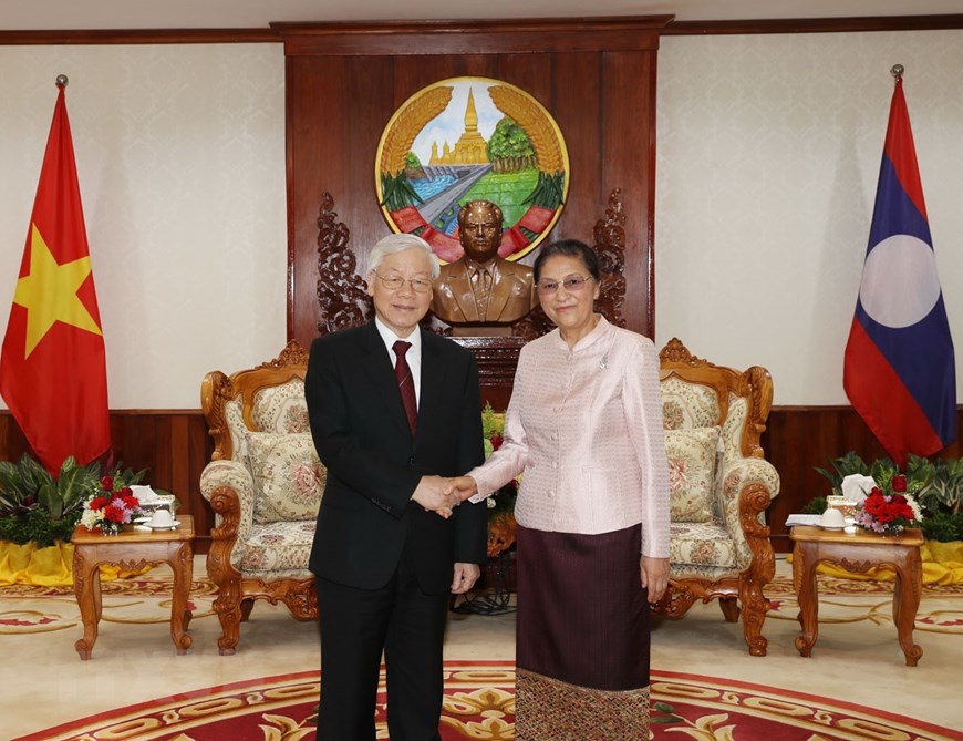 Tổng Bí thư, Chủ tịch nước Nguyễn Phú Trọng hội kiến với Chủ tịch Quốc hội Lào Pany Yathotou. (Ảnh: Trí Dũng/TTXVN)