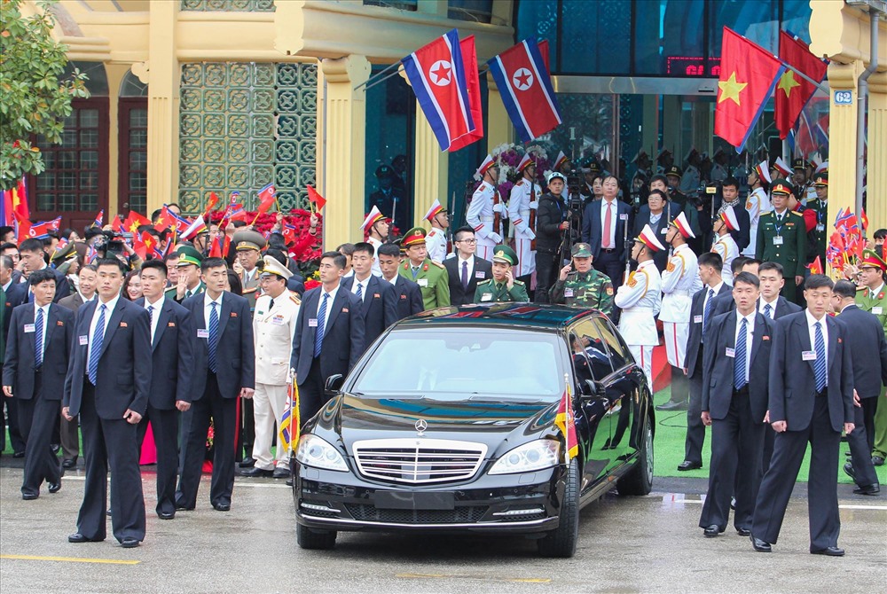 Xe đưa Chủ tịch Kim Jong-un từ Lạng Sơn về Hà Nội (ảnh Báo Lao động).