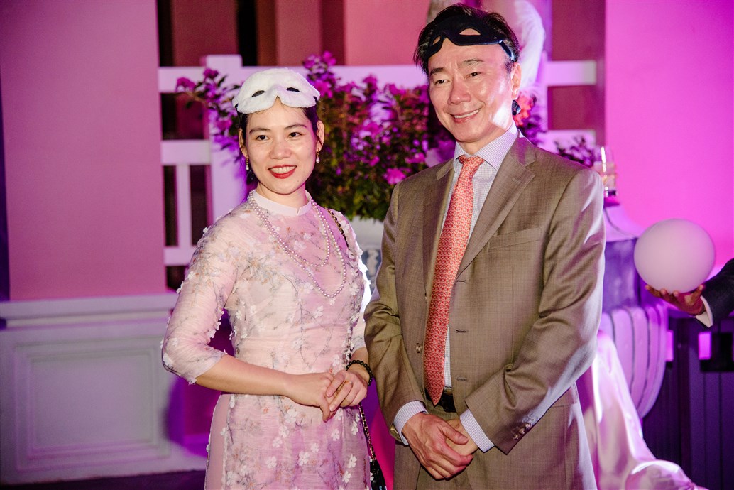 Đại sứ Phạm Sanh Châu (ngoài cùng bên phải) tại đám cưới cặp tỷ phú Ấn Độ (2)