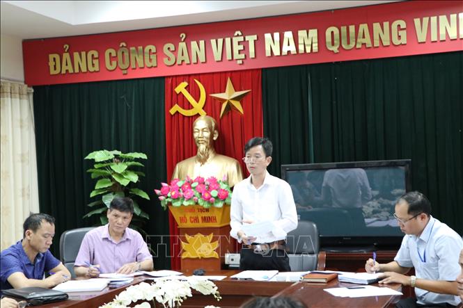 Ông Nguyễn Khắc Huy - Chủ tịch UBND phường Phú La (Hà Đông) phát biểu tại buổi làm việc với báo chí: Ảnh Mạnh Khánh.
