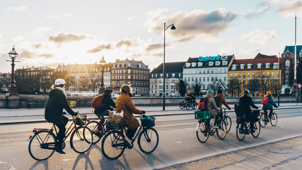 thủ đô Copenhagen thanh bình, không khói bụi bởi thiết kế đô thị luôn được ưu tiên cho xe đạp. 