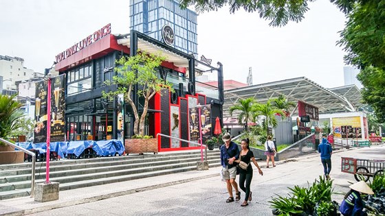 Nhà hàng, quán xá bao vây công viên Gia Định (Nguồn: Sài Gòn đầu tư)