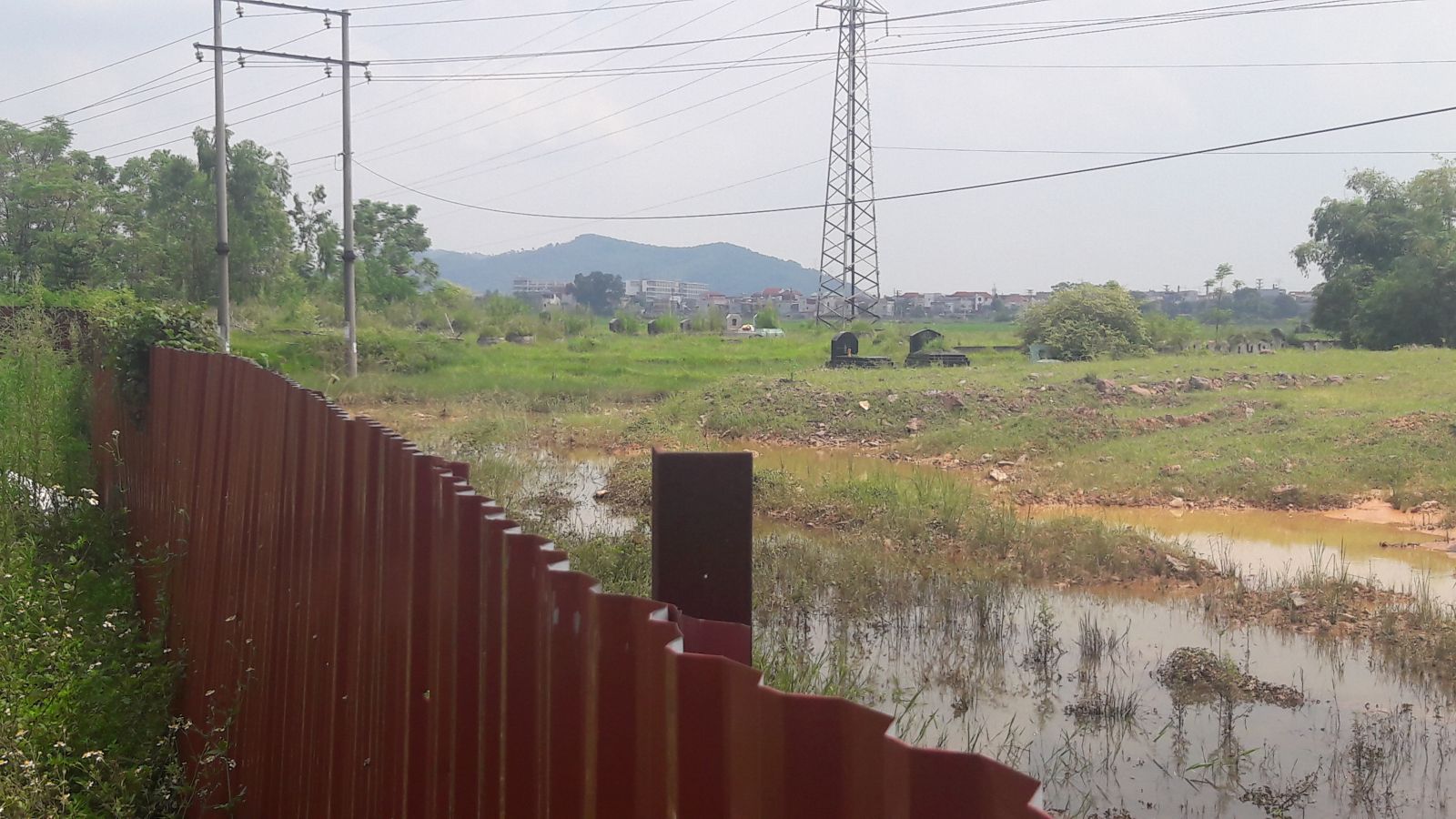 UBND huyện Việt Yên đã tổ chức 2 đợt cưỡng chế thu hồi đất, sau đó CĐT rào tôn quanh Dự án