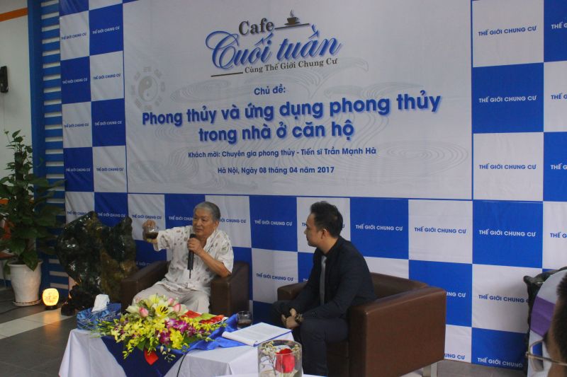 Chuyên gia phong thủy, TS. Nguyễn Mạnh Hà (trái)