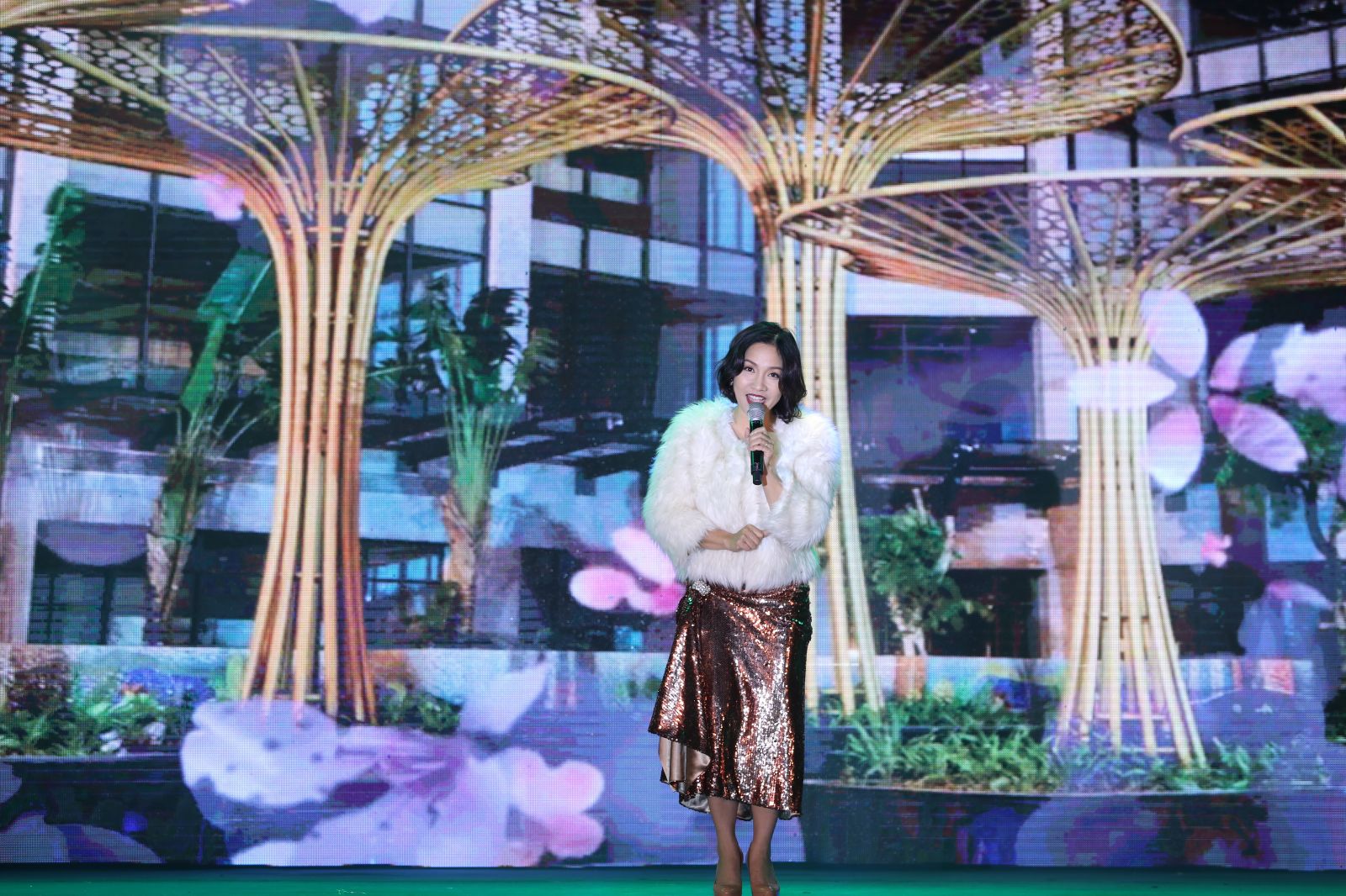 Điểm nhấn của sự kiện là đêm nhạc ý nghĩa với sự quy tụ của nhiều khách mời nổi tiếng như ca sĩ Mỹ Linh.