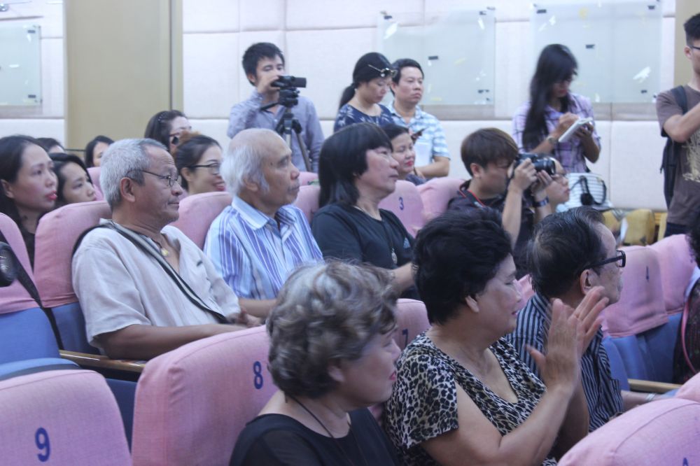 Các nghệ sỹ có mặt tại trụ sở Hội Điện ảnh Việt Nam sáng 21/9 để bày tỏ tâm sự của mình.