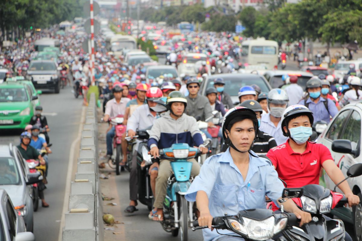 Đường Cộng Hòa nối khu Tây và Trung tâm TP.HCM vẫn quá tải.