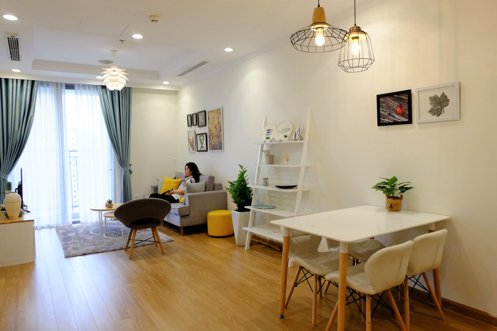 Không gian thoáng mát, hiện đại bên trong một căn hộ của chuỗi homestay Oreka.