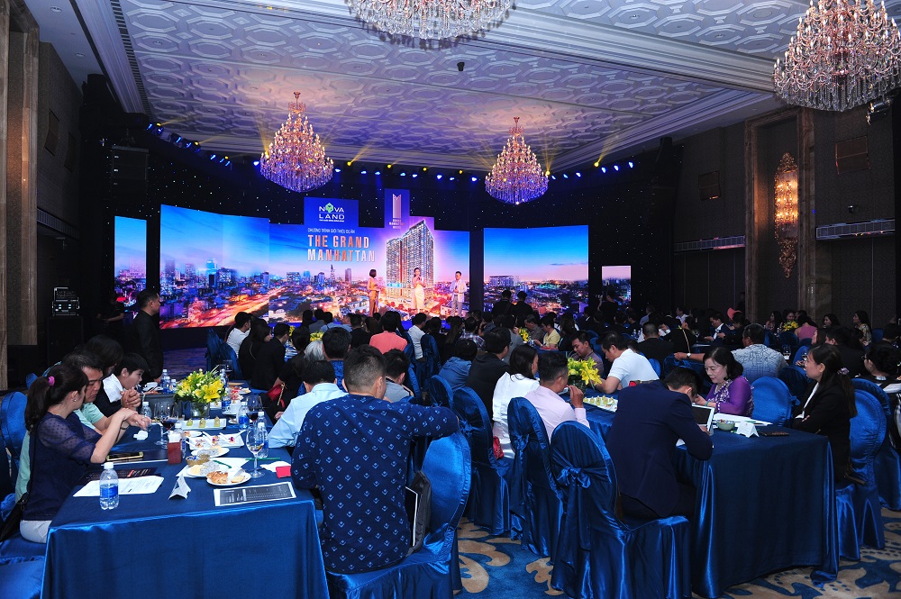 The Grand Manhttan khẳng định sức hút mạnh mẽ với hàng trăm khách hàng trong sự kiện giới thiệu chính thức. 