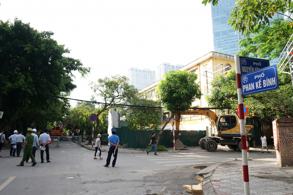 Yêu cầu Hà Nội xử lý dứt điểm vi phạm tại mương Phan Kế Bính, Nghĩa Đô 