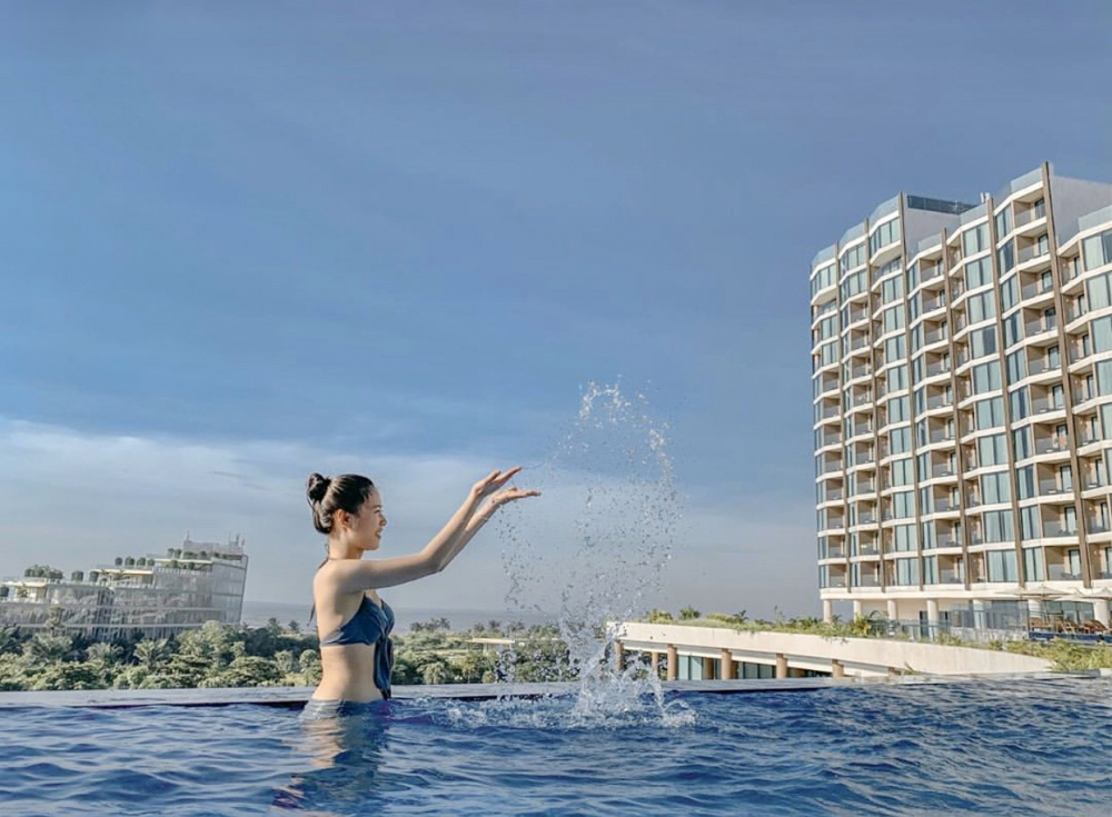FLC Sầm Sơn cũng được mệnh danh là “Resort có nhiều bể bơi nhất Việt Nam” với hệ thống khoảng 150 bể lớn nhỏ để nàng “giải nhiệt” mùa hè (Ảnh: FLC Sầm Sơn)