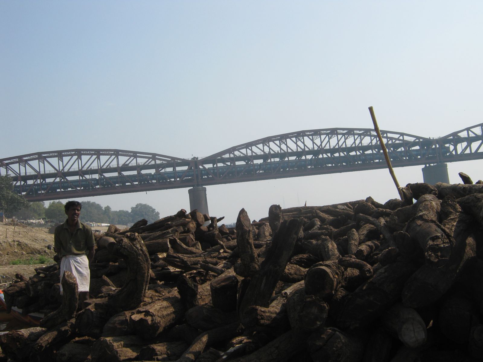 Cầu trên sông Hằng ( ảnh HVH)