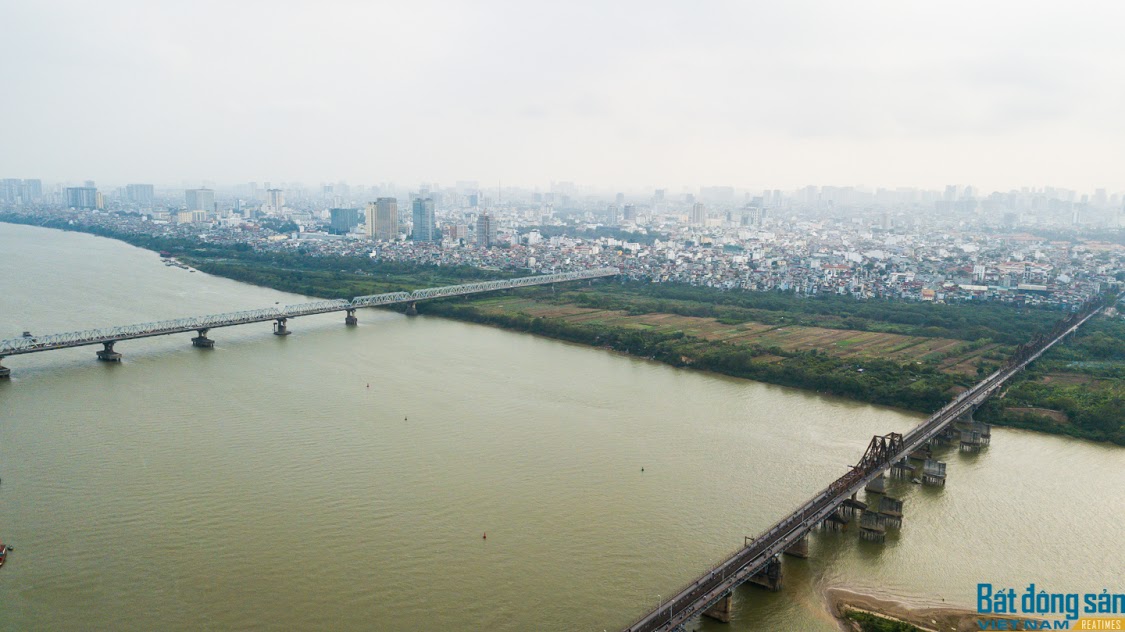 Sau nhiều năm dang dở, Hà Nội vừa tái khởi động lại việc lập dự án quy hoạch thành phố 2 bên sông Hồng.