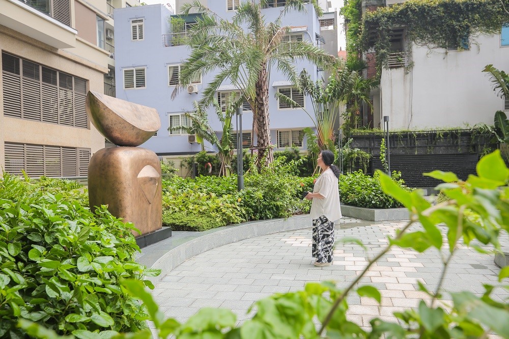 Các tác phẩm của Lê Công Thành hiện hữu trong mọi không gian của khách sạn cạnh Hồ Tây Oakwood Residence Hanoi 