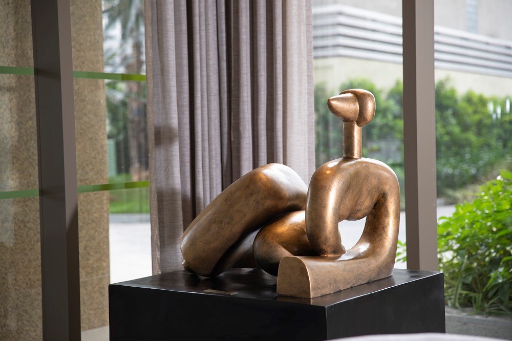 Tác phẩm của nhà điêu khắc Lê Công Thành tại Căn hộ dịch vụ khách sạn Oakwood Residence Hanoi của chủ đầu tư Văn Phú - Invest