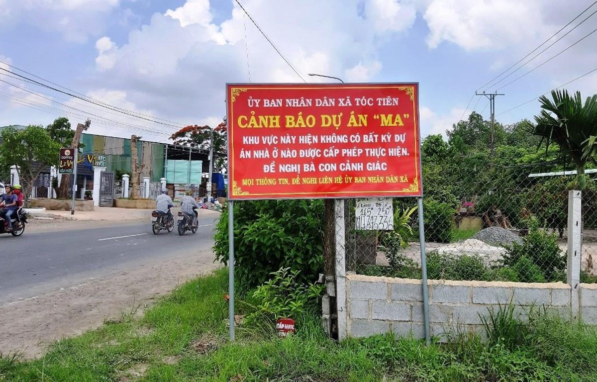Biển cảnh báo của Ủy ban Nhân dân xã Tóc Tiên, thị xã Phú Mỹ, tỉnh Bà Rịa - Vũng Tàu về dự án ma
