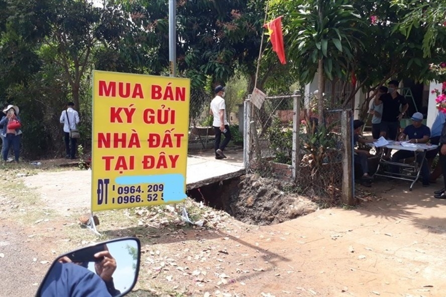 Một điểm giao dịch mua bán đất trong những ngày sốt đất ở xã Tân Lợi và An Khương (huyện Hớn Quản, tỉnh Bình Phước)